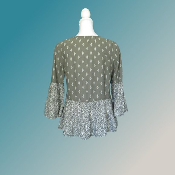 Green Blouse by Mudd - Picture 2 of 9